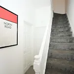 North Road By N And N Stays, Perfect For Contractor And Corporate Stays, Long Welcome, Free On Street Parking, Wifi, Near Gloucester Road * Bristol