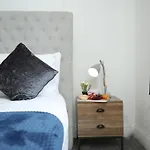 North Road By N And N Stays, Perfect For Contractor And Corporate Stays, Long Welcome, Free On Street Parking, Wifi, Near Gloucester Road Tatil Evi *