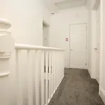 Tatil Evi North Road By N And N Stays, Perfect For Contractor And Corporate Stays, Long Welcome, Free On Street Parking, Wifi, Near Gloucester Road *