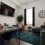 North Road By N And N Stays, Perfect For Contractor And Corporate Stays, Long Welcome, Free On Street Parking, Wifi, Near Gloucester Road *