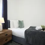 North Road By N And N Stays, Perfect For Contractor And Corporate Stays, Long Welcome, Free On Street Parking, Wifi, Near Gloucester Road