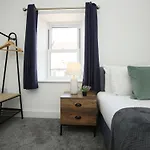 Casa vacanze North Road By N And N Stays, Perfect For Contractor And Corporate Stays, Long Welcome, Free On Street Parking, Wifi, Near Gloucester Road