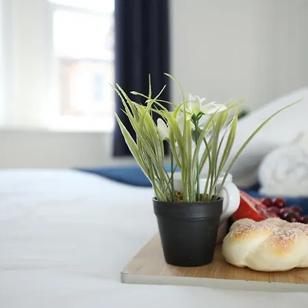 North Road By N And N Stays, Perfect For Contractor And Corporate Stays, Long Welcome, Free On Street Parking, Wifi, Near Gloucester Road *