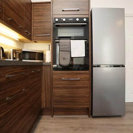 North Road By N And N Stays, Perfect For Contractor And Corporate Stays, Long Stays Welcome, Free On Street Parking, Wifi, Near Gloucester Road Bristol