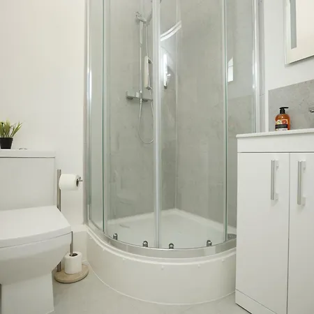 North Road By N And N Stays, Perfect For Contractor And Corporate Stays, Long Welcome, Free On Street Parking, Wifi, Near Gloucester Road