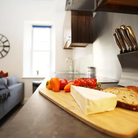 North Road By N And N Stays, Perfect For Contractor And Corporate Stays, Long Welcome, Free On Street Parking, Wifi, Near Gloucester Road Nyaraló