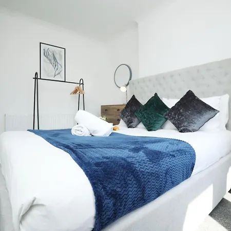 North Road By N And N Stays, Perfect For Contractor And Corporate Stays, Long Stays Welcome, Free On Street Parking, Wifi, Near Gloucester Road Prázdninový dům *