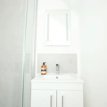 Prázdninový dům North Road By N And N Stays, Perfect For Contractor And Corporate Stays, Long Stays Welcome, Free On Street Parking, Wifi, Near Gloucester Road *