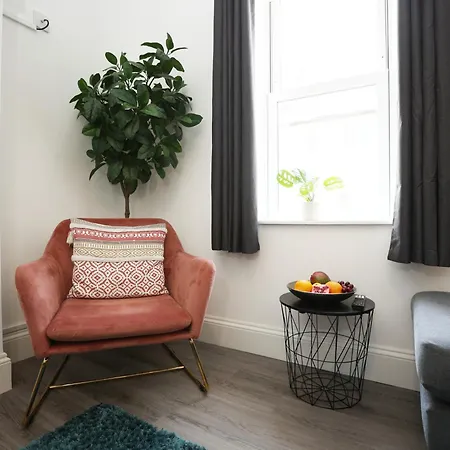 North Road By N And N Stays, Perfect For Contractor And Corporate Stays, Long Welcome, Free On Street Parking, Wifi, Near Gloucester Road Nyaraló Bristol