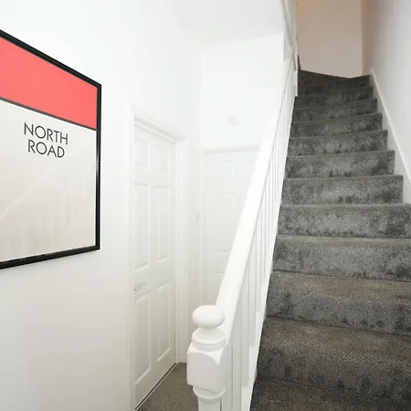 North Road By N And N Stays, Perfect For Contractor And Corporate Stays, Long Welcome, Free On Street Parking, Wifi, Near Gloucester Road * Bristol