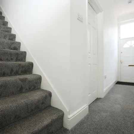 North Road By N And N Stays, Perfect For Contractor And Corporate Stays, Long Stays Welcome, Free On Street Parking, Wifi, Near Gloucester Road Prázdninový dům