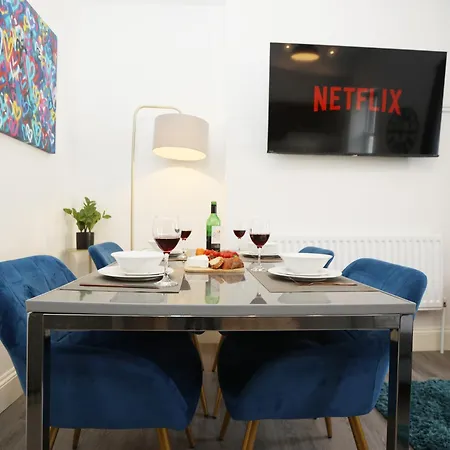 Dom wakacyjny North Road By N And N Contractor Accommodation, Long Stays, Near Gloucester Road *