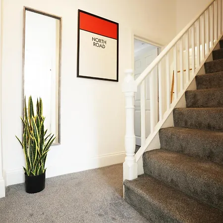 North Road By N And N Stays, Perfect For Contractor And Corporate Stays, Long Welcome, Free On Street Parking, Wifi, Near Gloucester Road * Bristol