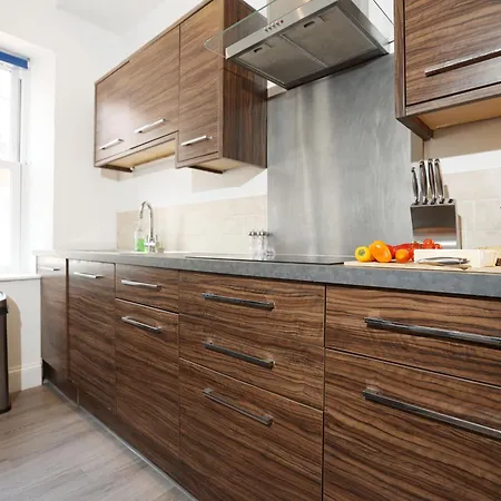 Nyaraló North Road By N And N Stays, Perfect For Contractor And Corporate Stays, Long Welcome, Free On Street Parking, Wifi, Near Gloucester Road