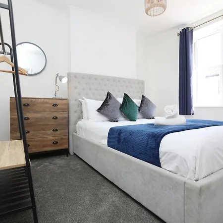 North Road By N And N Stays, Perfect For Contractor And Corporate Stays, Long Welcome, Free On Street Parking, Wifi, Near Gloucester Road Nyaraló
