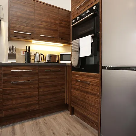 Nyaraló North Road By N And N Stays, Perfect For Contractor And Corporate Stays, Long Stays Welcome, Free On Street Parking, Wifi, Near Gloucester Road *