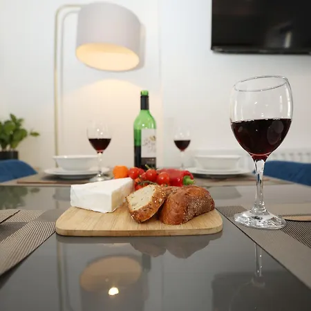 Nyaraló North Road By N And N Stays, Perfect For Contractor And Corporate Stays, Long Stays Welcome, Free On Street Parking, Wifi, Near Gloucester Road Bristol