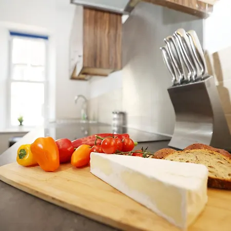 North Road By N And N Stays, Perfect For Contractor And Corporate Stays, Long Stays Welcome, Free On Street Parking, Wifi, Near Gloucester Road Nyaraló *