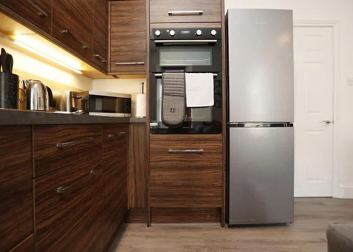 North Road By N And N Stays, Perfect For Contractor And Corporate Stays, Long Welcome, Free On Street Parking, Wifi, Near Gloucester Road Бристоль