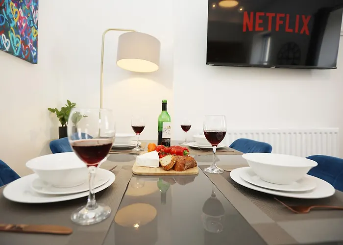 Будинок відпочинку North Road By N And N Stays, Perfect For Contractor And Corporate Stays, Long Welcome, Free On Street Parking, Wifi, Near Gloucester Road Бристоль