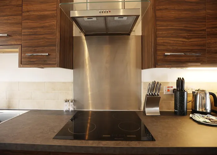 North Road By N And N Stays, Perfect For Contractor And Corporate Stays, Long Welcome, Free On Street Parking, Wifi, Near Gloucester Road *