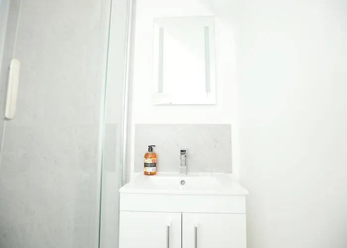 Будинок відпочинку North Road By N And N Stays, Perfect For Contractor And Corporate Stays, Long Welcome, Free On Street Parking, Wifi, Near Gloucester Road *