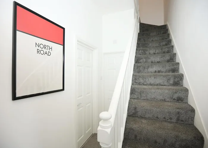 North Road By N And N Stays, Perfect For Contractor And Corporate Stays, Long Welcome, Free On Street Parking, Wifi, Near Gloucester Road * Bristol