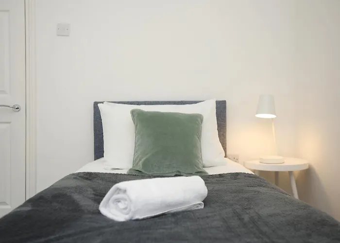 Будинок відпочинку North Road By N And N Stays, Perfect For Contractor And Corporate Stays, Long Welcome, Free On Street Parking, Wifi, Near Gloucester Road Бристоль