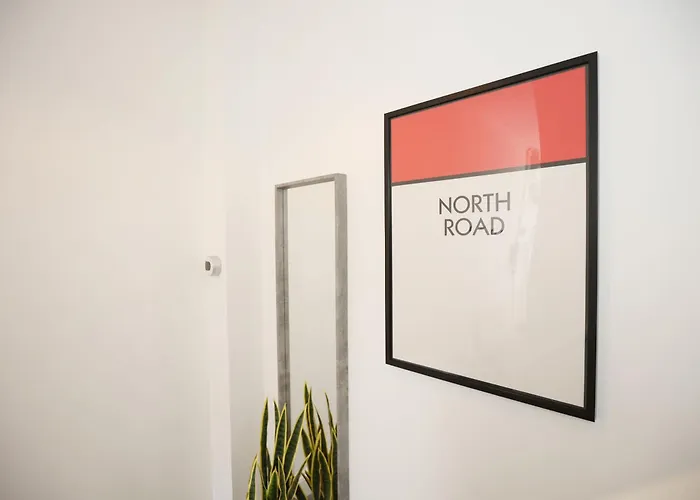 North Road By N And N Stays, Perfect For Contractor And Corporate Stays, Long Welcome, Free On Street Parking, Wifi, Near Gloucester Road Будинок відпочинку *