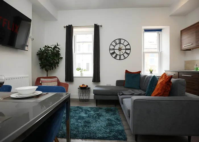 North Road By N And N Stays, Perfect For Contractor And Corporate Stays, Long Welcome, Free On Street Parking, Wifi, Near Gloucester Road Бристоль