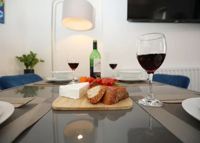 Сasa de vacaciones North Road By N And N Stays, Perfect For Contractor And Corporate Stays, Long Welcome, Free On Street Parking, Wifi, Near Gloucester Road Bristol