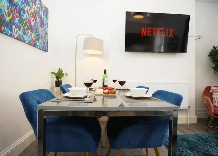 Сasa de vacaciones North Road By N And N Stays, Perfect For Contractor And Corporate Stays, Long Welcome, Free On Street Parking, Wifi, Near Gloucester Road *