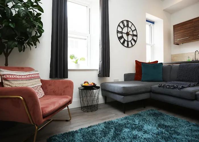 Будинок відпочинку North Road By N And N Stays, Perfect For Contractor And Corporate Stays, Long Welcome, Free On Street Parking, Wifi, Near Gloucester Road Бристоль