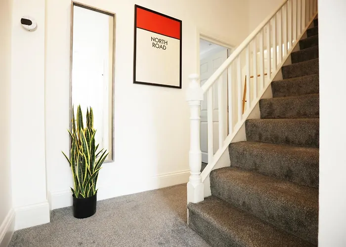 North Road By N And N Stays, Perfect For Contractor And Corporate Stays, Long Welcome, Free On Street Parking, Wifi, Near Gloucester Road * Бристоль