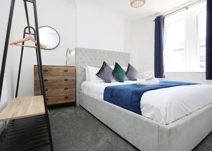 North Road By N And N Stays, Perfect For Contractor And Corporate Stays, Long Welcome, Free On Street Parking, Wifi, Near Gloucester Road Сasa de vacaciones